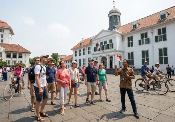 Walking Tour: Menelusuri Sejarah Batavia Lama dengan Jalan Kaki